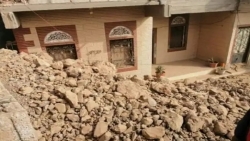 عدن.. تضرر منازل إثر انهيار صخري في كريتر