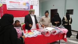 الوكيل بن عليان يدشن توزيع أدوات مدرسية للطلاب المكفولين لدى  مؤسسة فينا خير