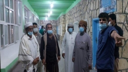 مدير عام مديرية قشن يدشن استلام معدات طبية خاصة بمواجهة وباء كرونا