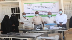 مدير عام الصحة بالمهرة يدشن توزيع أجهزة ومستلزمات طبية لـ(5) عيادات منزلية للقابلات بدعم من صندوق الأمم المتحدة للسكان