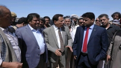 المهرة :وزير الكهرباء ومحافظ يتفقدان تجهيزات مبنى محطة الكهرباء الجديد بمدينة الغيضة