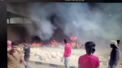 المهرة..تضرر 80 أسرة نتيجة حريق في بمخيم للمهمشين بالغيضة