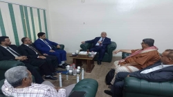 معالي وزير الخدمة المدنية والتأمينات يلتقي بمعالي رئيس جامعة المهرة في العاصمة عدن