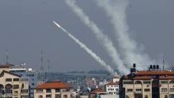 غزة ..طيران الاحتلال يعاود قصف المناطق السكنية في القطاع