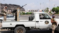 عدن..مقتل مسلح وجرح آخر في اشتباكات بين فصائل تابعة للانتقالي بالقرب من المطار