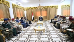 الرئيس العليمي يجتمع باللجنة الأمنية ويشيد بالجهود الأمنية في محافظة المهرة