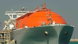 قطر تعلق شحنات الغاز عبر البحر الأحمر