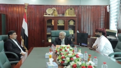 المحافظ "بن ياسر" يلتقي رئيس المجلس العام لأبناء المهرة وسقطرى السلطان محمد آل عفرار