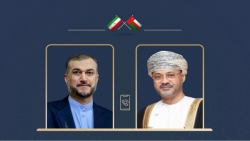 وزيرا خارجية سلطنة عمان وإيران يبحثان التصعيد العسكري في المنطقة