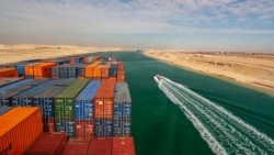 صحيفة التلغراف البريطانية: تراجع حركة الشحن في البحر الاحمر بمقدار الثلثين